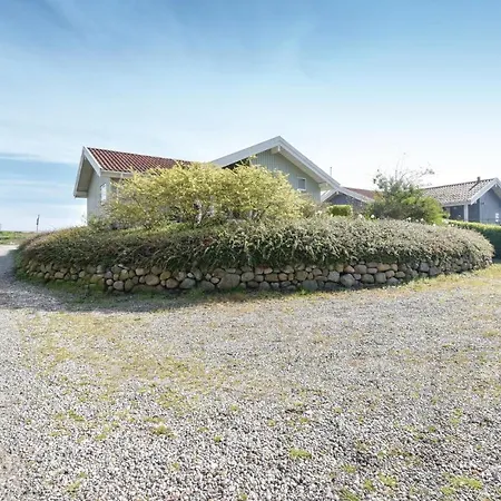 Three-bedroom Holiday In
